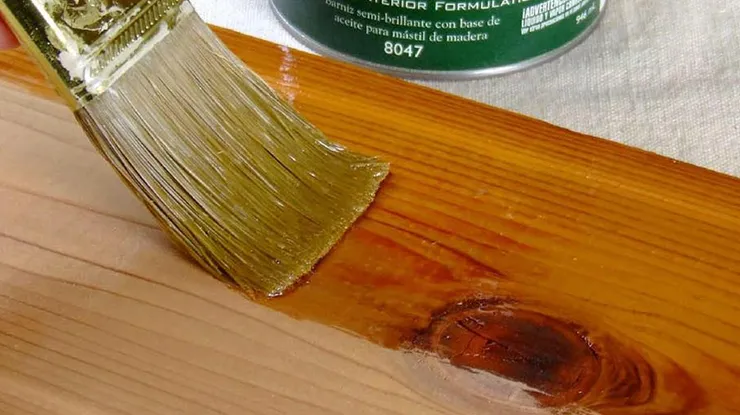 Perbezaan Syelek dan Varnish