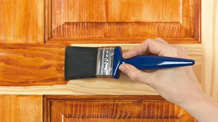 Cat untuk Pintu Kayu yang Bagus